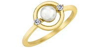 10K Yellow Gold 0.06cttw Canadian Diamond and Pearl Ring - size 6.5
