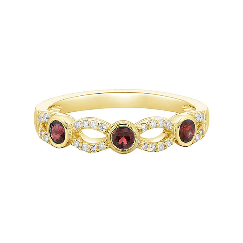 10K Yellow Gold Garnet & Diamond band - 4.5
