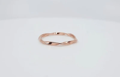 10K Rose Gold Twisty Patterned Ring, size 6.5