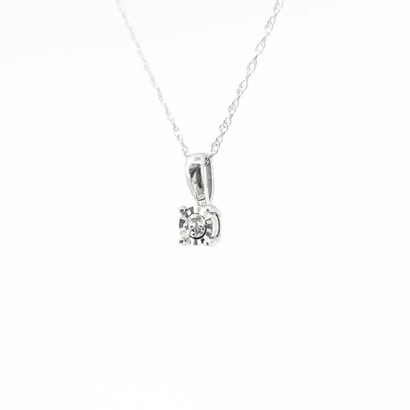 10K White Gold Diamond Pendant