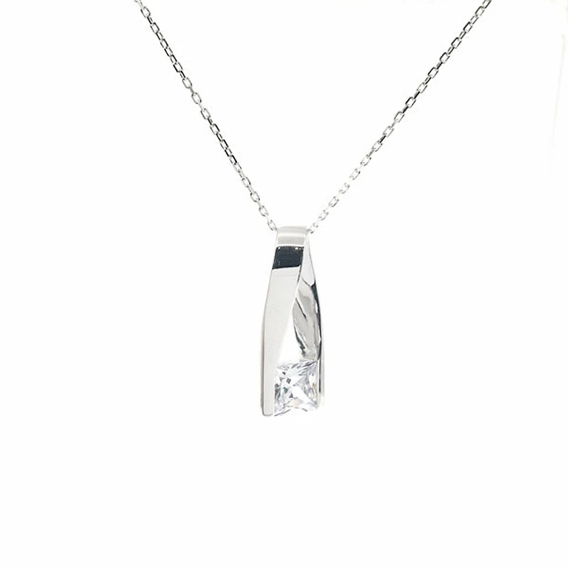 925 Sterling Silver 7mm Cubic Zirconia Pendant with Chain - 18 Inches