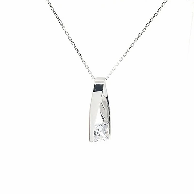 925 Sterling Silver 7mm Cubic Zirconia Pendant with Chain - 18 Inches