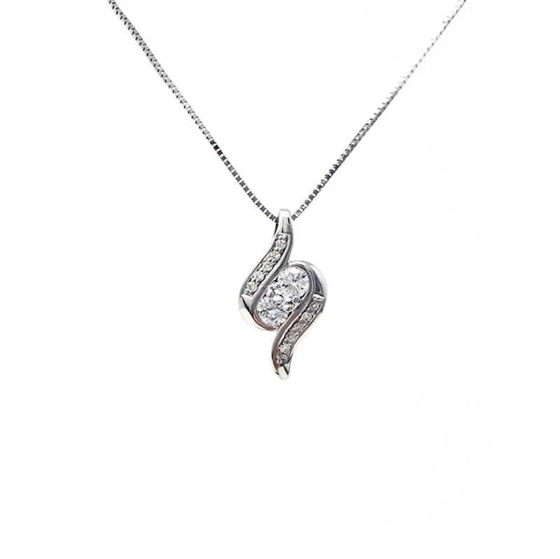 10K White Gold 0.25cttw Diamond Pendant, 18"
