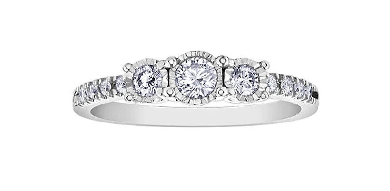 10K White Gold 0.33cttw Round Brilliant Cut 3 Stone Illusion Set Diamond Ring, size 6