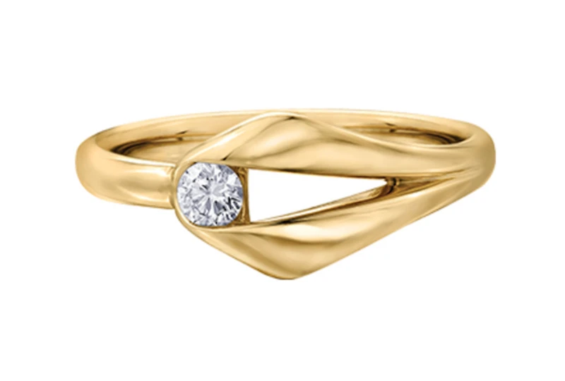 14K Yellow Gold 0.12cttw Canadian Diamond Ring - /