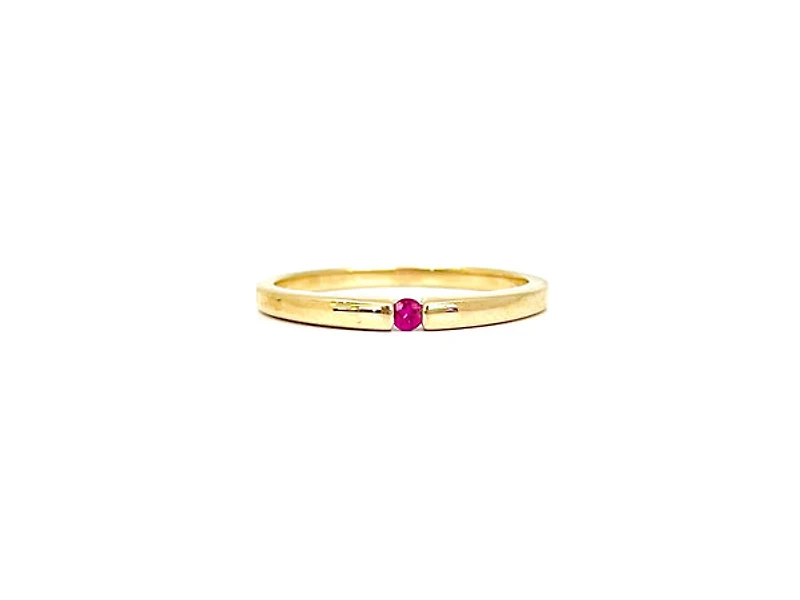 10K Yellow Gold 0.07cttw Genuine Ruby Ring, size 6 - 4.5