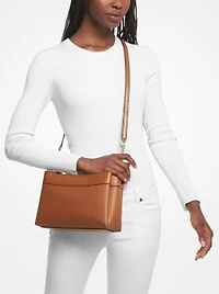 Petit sac à bandoulière Lori en faux cuir Saffiano