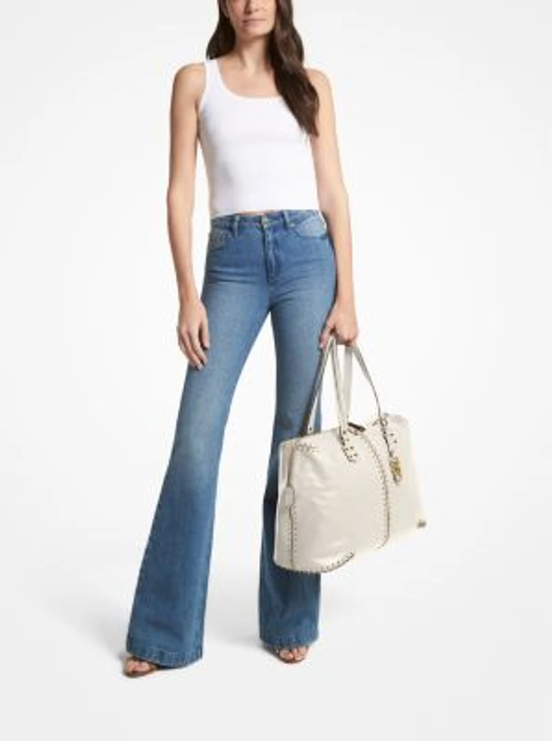 Très grand sac de fin de semaine Astor en cuir clouté