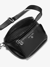 Sac à une bretelle Slater de taille moyenne en cuir grainé de la Fierté