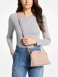 Grand sac à bandoulière arrondi en cuir matelassé