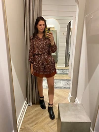 brown/pink top