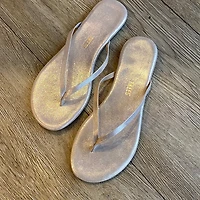 glitters