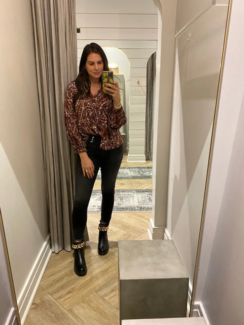 brown/pink top