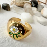 DAISY SIGNET RING