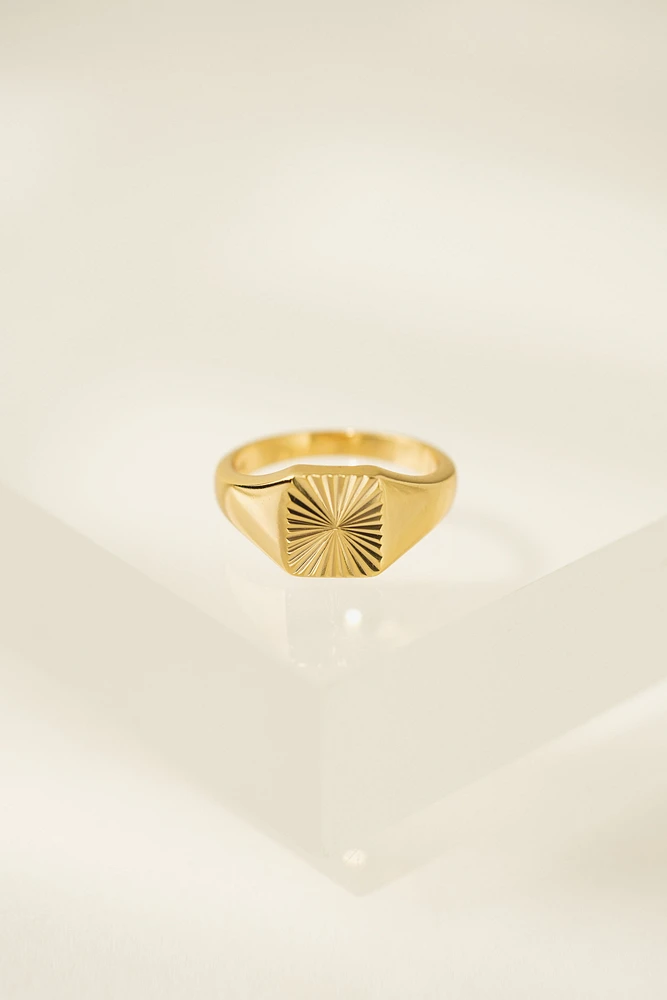 FLUTED SIGNET RING