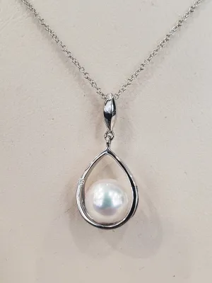 10/18K White Gold Cultured Pearl and Diamond Pendant - 18"