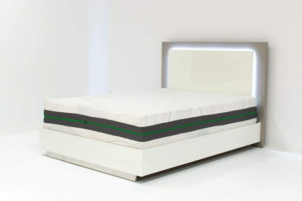 Petricia Queen Bed