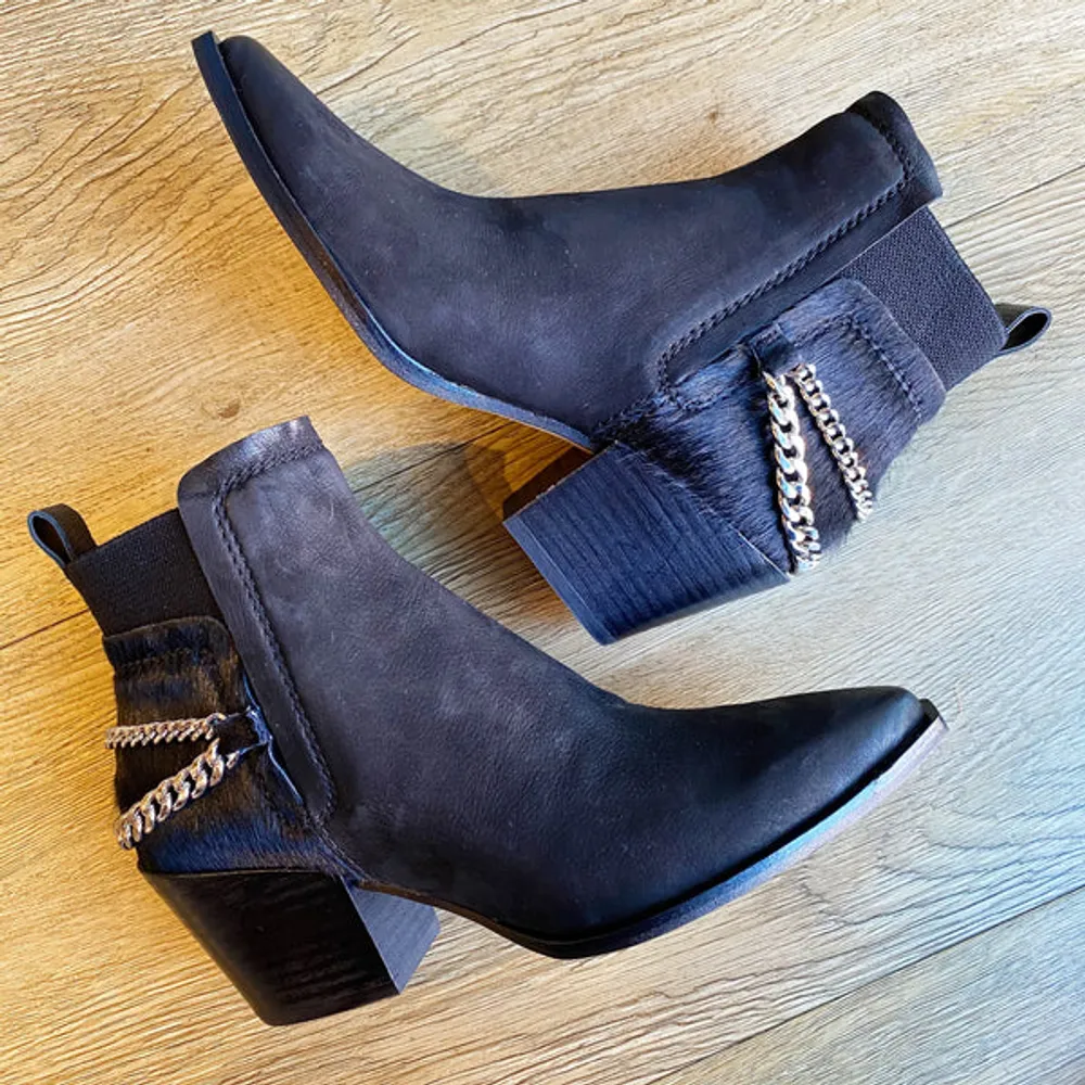 shelah booties black