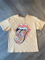 rolling stones flower tongue