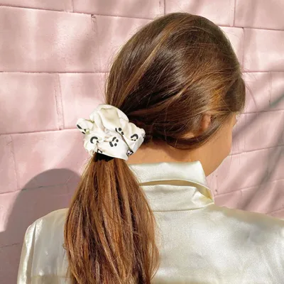 SMILEY FACE SCRUNCHIE