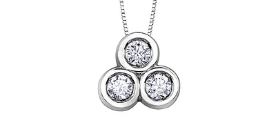 10K White Gold 0.25 cttw Diamond Pendant