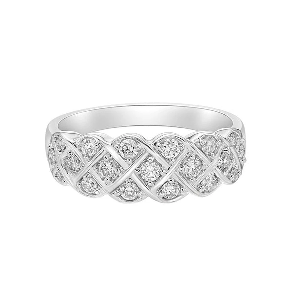 14K White Gold Prong-set diamond band with lines