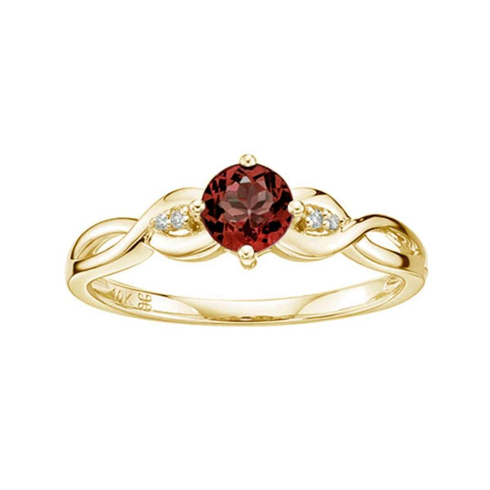 10K Yellow Gold 0.55cttw Garnet and 0.015cttw Diamond Ring