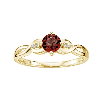 10K Yellow Gold 0.55cttw Garnet and 0.015cttw Diamond Ring
