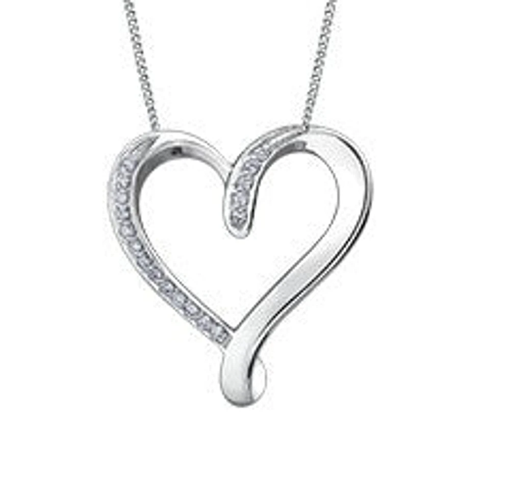 10K White Gold cttw Diamond Heart Pendant