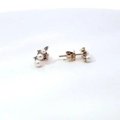 14K Yellow Gold 0.12 cttw Diamond and Pearl Earrings