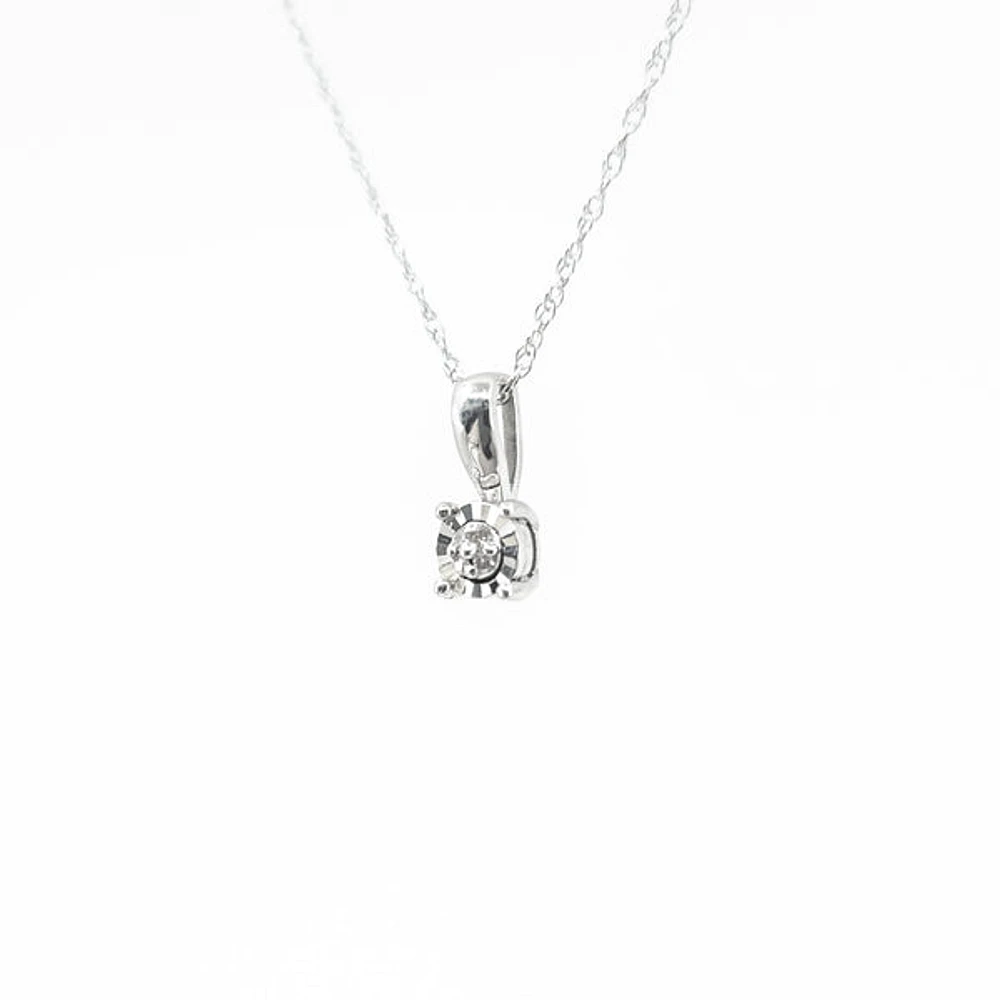 10K White Gold Diamond Pendant