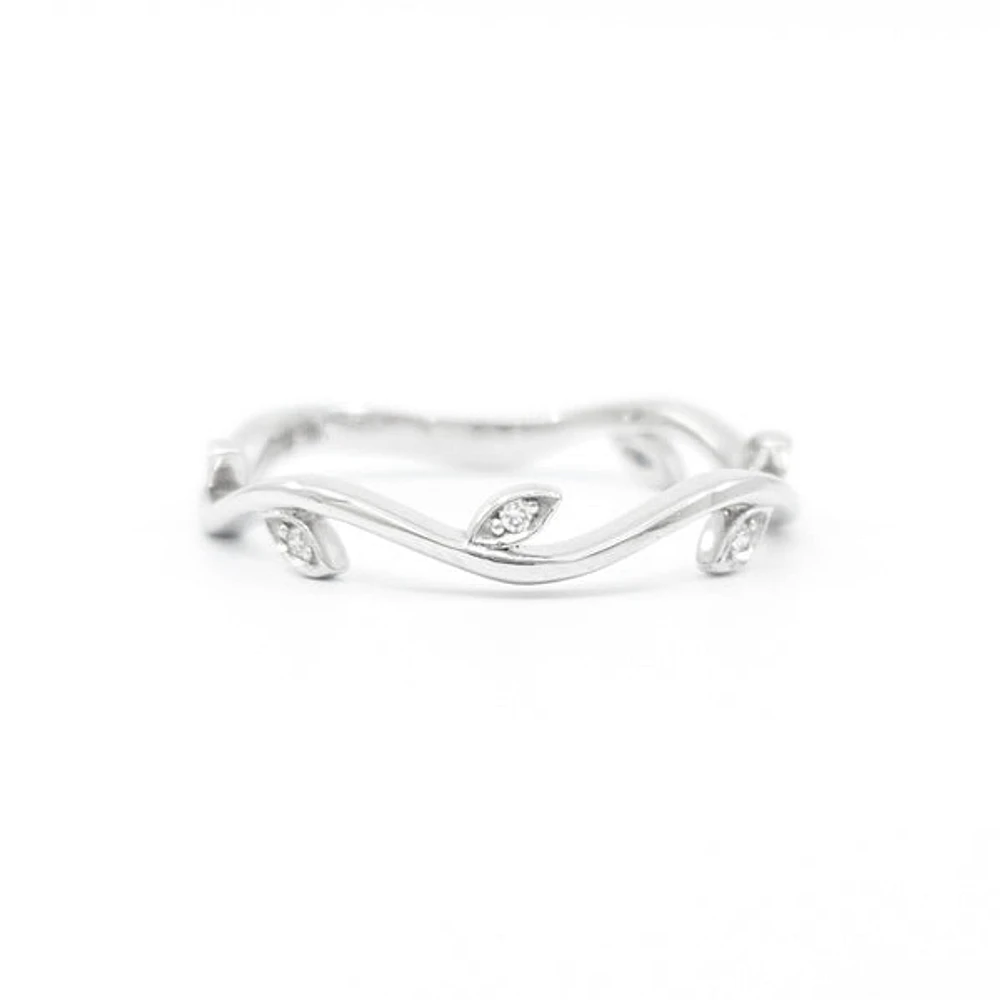 10K White Gold 0.024cttw Round-Cut Diamond Ring, size 6.5