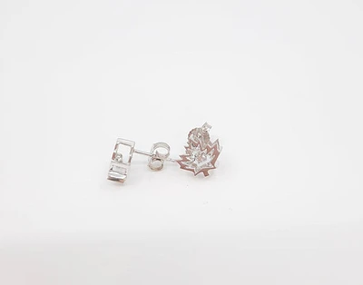 10K White Gold Canadian Diamond 0.08cttw Earrings