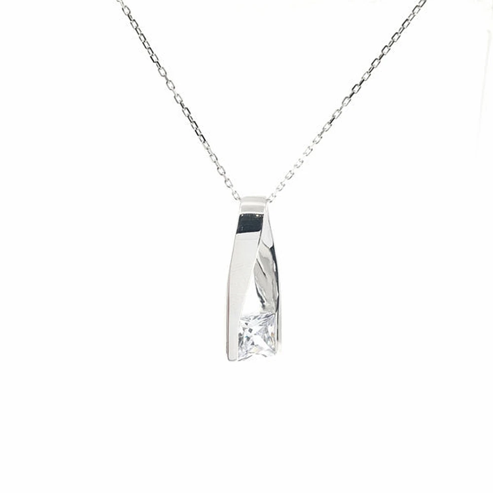 925 Sterling Silver 7mm Cubic Zirconia Pendant with Chain - 18 Inches