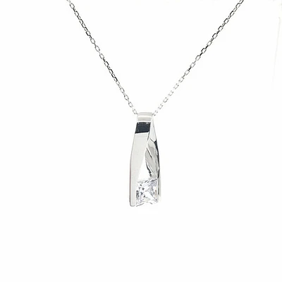 925 Sterling Silver 7mm Cubic Zirconia Pendant with Chain - 18 Inches