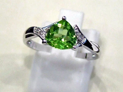 10K White Gold Peridot & Diamond Ring-Size 6.5