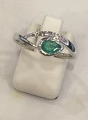 10K White Gold Emerald & Diamond Ring-Size 6.5