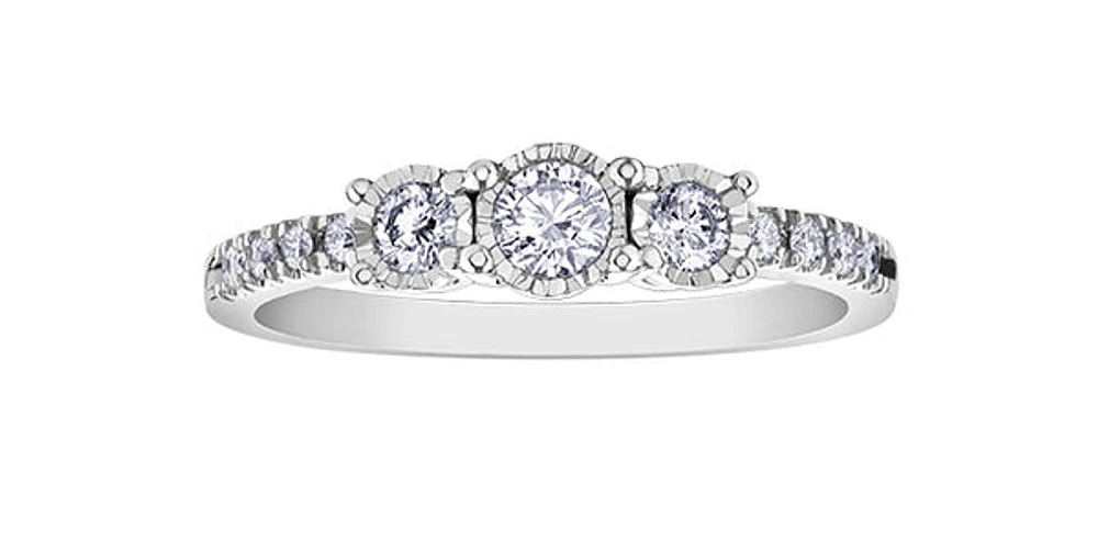 10K White Gold 0.33cttw Round Brilliant Cut 3 Stone Illusion Set Diamond Ring, size 6