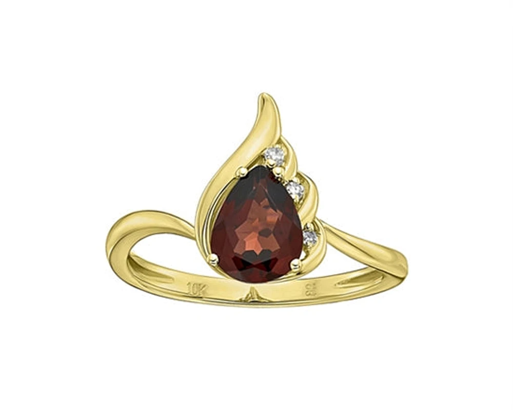 10K Yellow Gold 8x6mm Pear Cut Garnet and 0.019cttw Diamond Ring - Size 7