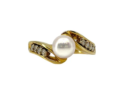 14K Yellow Gold 6mm Cultured and 0.14cttw Diamond Ring