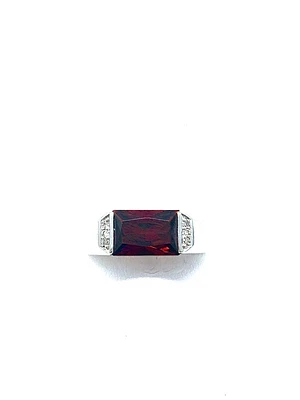 Garnet & Diamond Ring