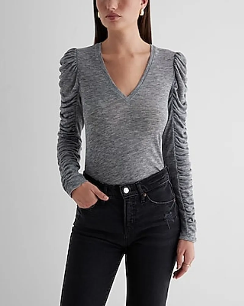 Skimming Light Weight V-Neck Ruched Long Sleeve Tee Women