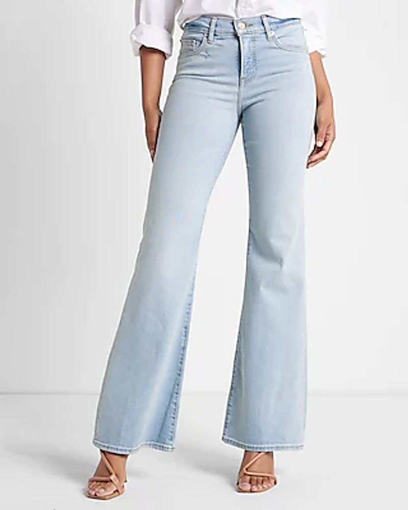 Mid Rise Light Wash 70S Flare Jeans