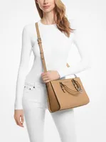 Sac fourre-tout Charlotte 2-en-1 de taille moyenne en cuir Saffiano et à logo