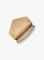 Petit sac enveloppe à bandoulière en cuir Saffiano