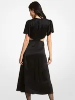 Robe en satin à découpes