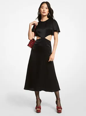 Robe en satin à découpes
