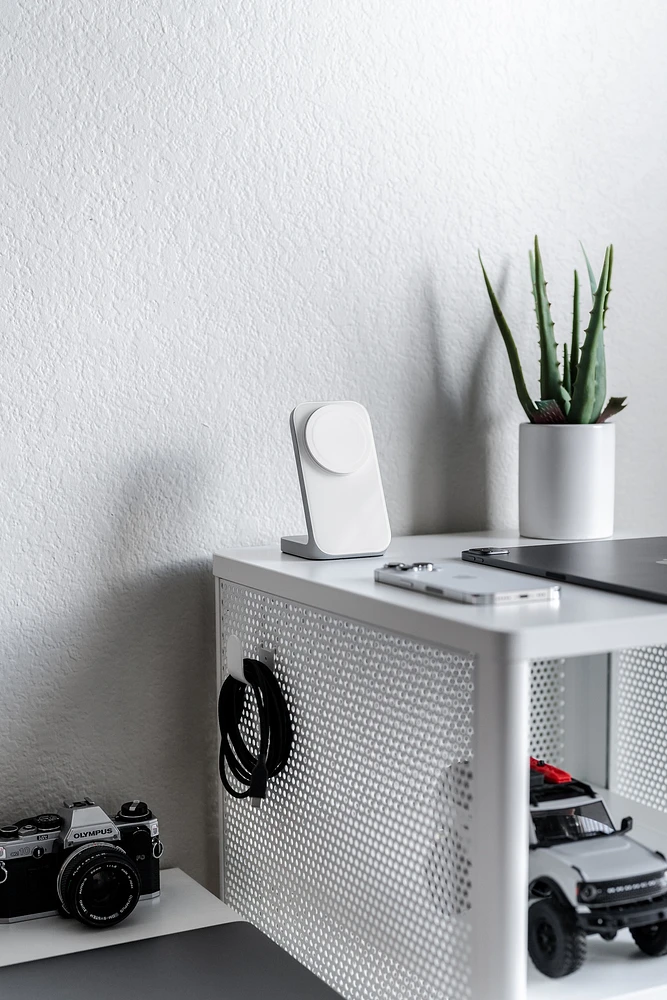 Nomad Stand One with MagSafe