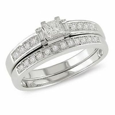 0.31 CT. T.W. Princess-Cut Diamond Three Stone Bridal Set in 10K White Gold|Peoples Jewellers
