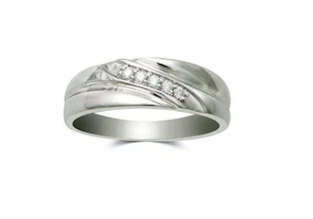 Previously Owned - Men's 0.10 CT. T.W. Diamond Five Stone Slant Wedding Band in 10K White Gold|Peoples Jewellers